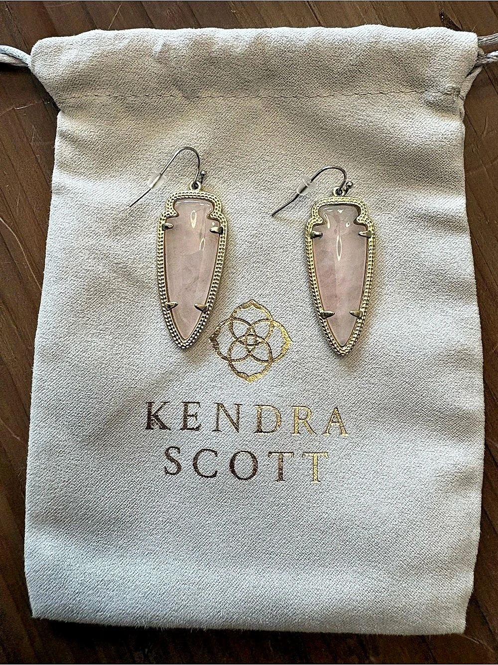 RARE Retired Kendra Scott Skylar Arrowhead Drop Earrings Rose Quartz Gold